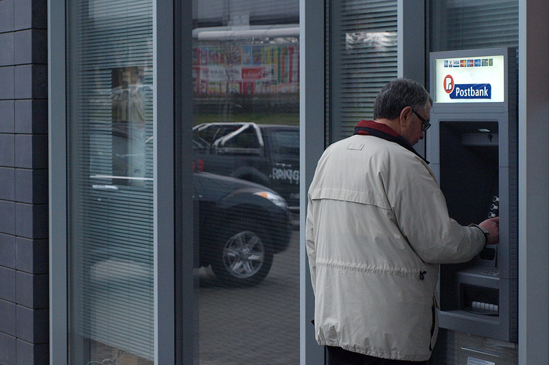 Минималната работна заплата става 710 лева от 1 април при